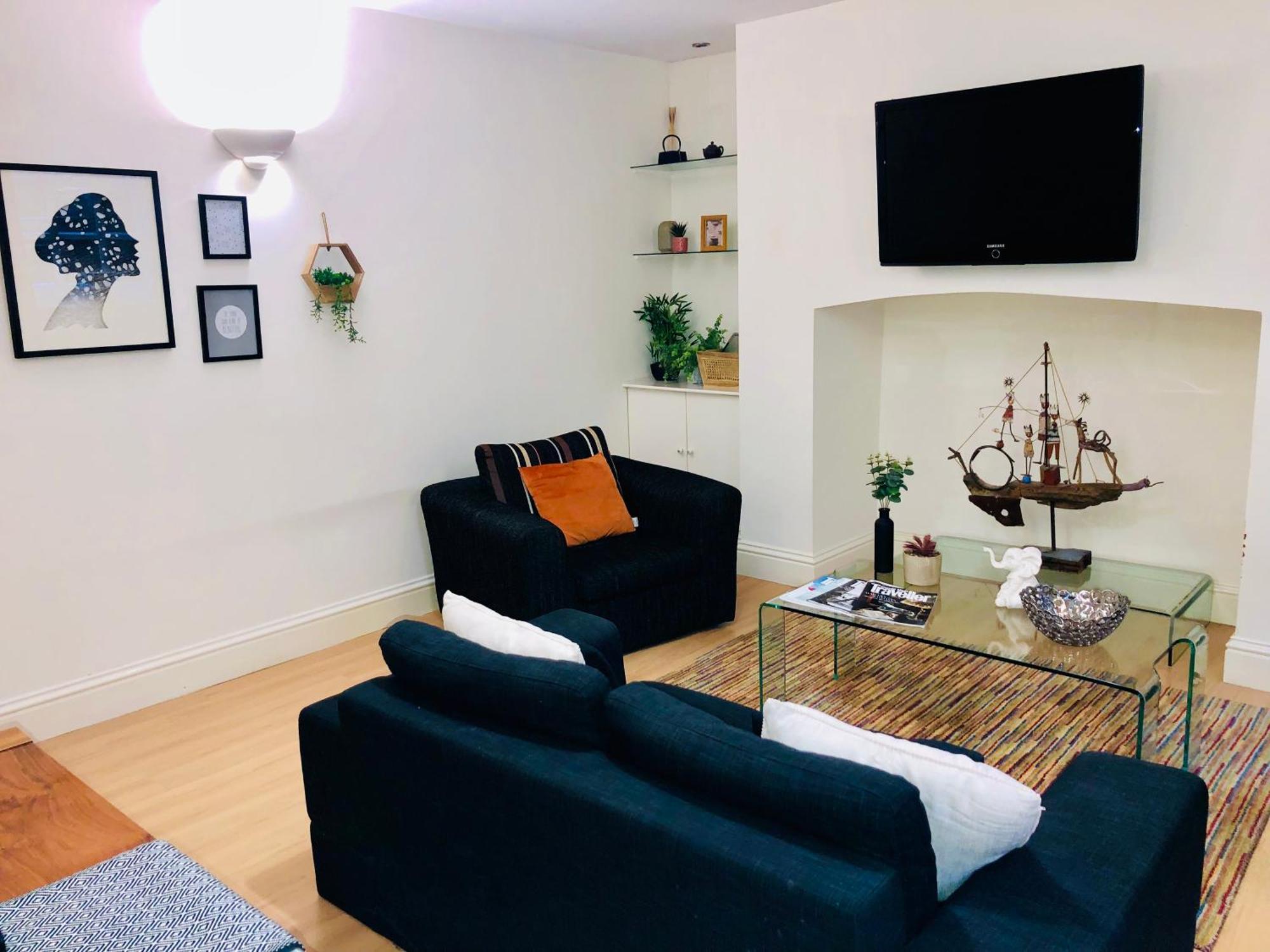Contemporary Large Apartment In An Ideal Location Bath Extérieur photo